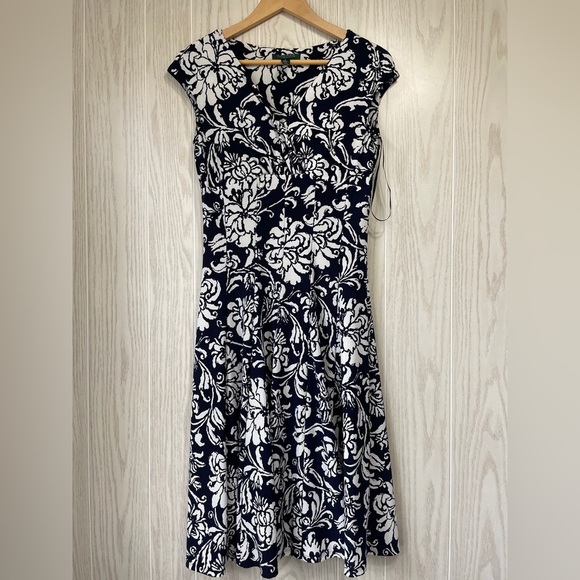 Lauren Ralph Lauren Navy Blue And White Floral Pleated Dress Woman’s Size 4 EUC - Picture 4 of 4